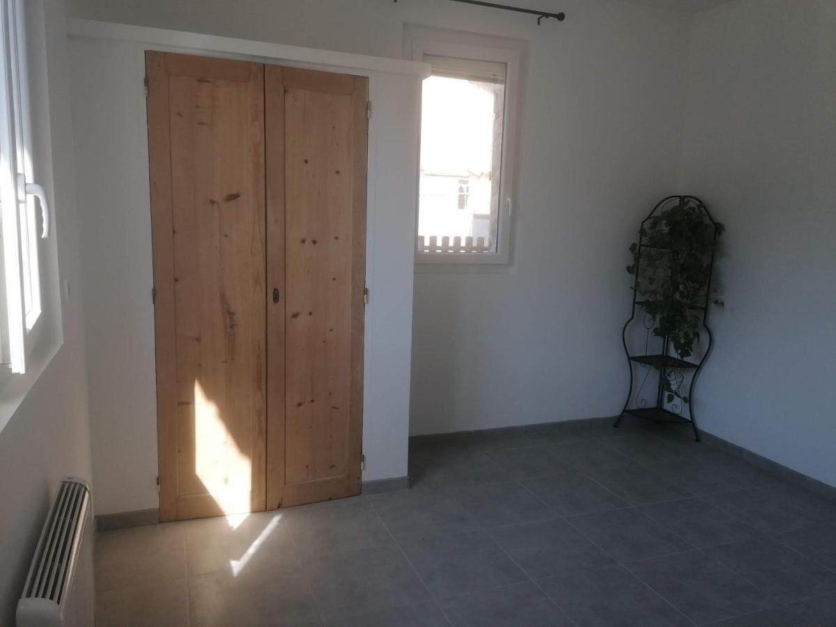 Appartement Dans Partie De Mas En Camargue Arles Zewnętrze zdjęcie